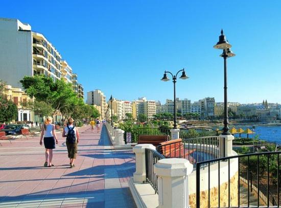 Central Sliema 3-Bedroom Retreat エクステリア 写真