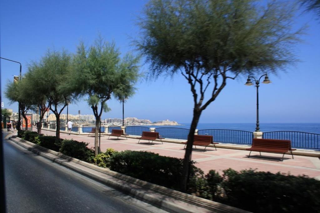 Central Sliema 3-Bedroom Retreat エクステリア 写真