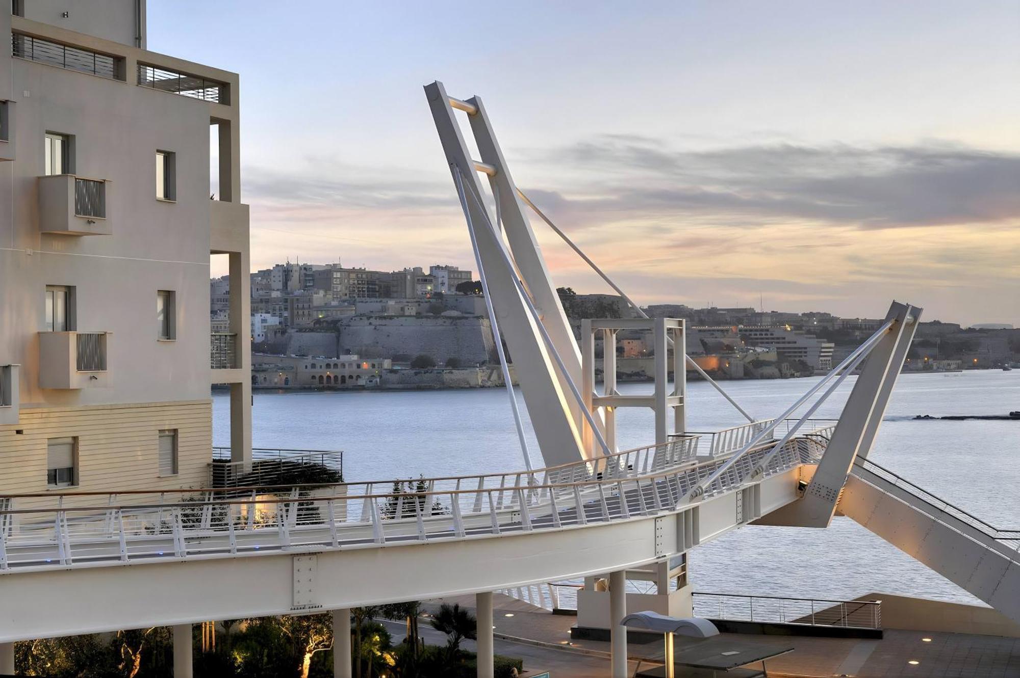 Central Sliema 3-Bedroom Retreat エクステリア 写真